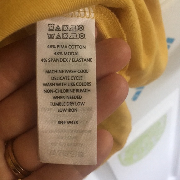 NWT CYNTHIA ROWLEY NY YELLOW V-NECK SIZE MEDIUM - Picture 5 of 5